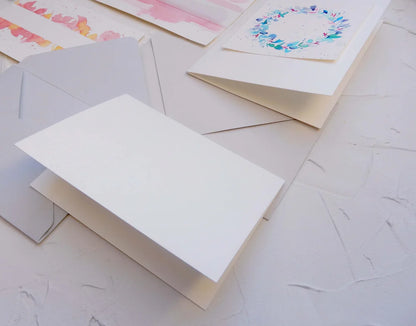 Karty na výrobu vlastních přání - Bílý, recyklovaný papír s jemnou strukturou, 12,5 x 18